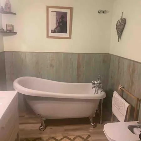 Beautiful Home, 3 Double Bedrooms, And *