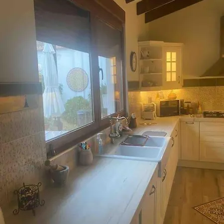 Beautiful Home, 3 Double Bedrooms, And Holiday home