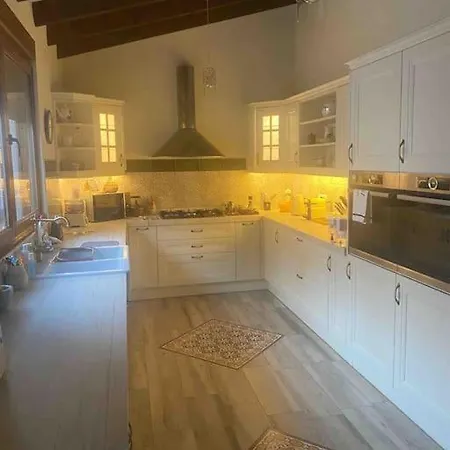 Beautiful Home, 3 Double Bedrooms, And Holiday home