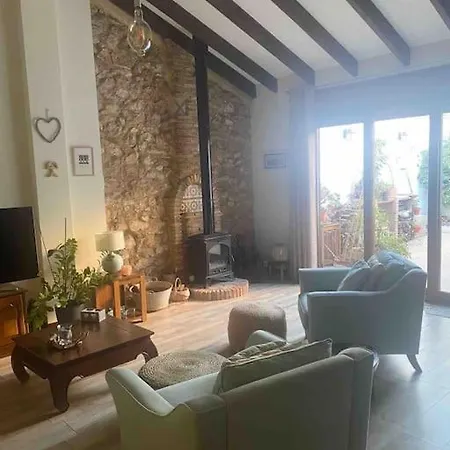 Beautiful Home, 3 Double Bedrooms, And Holiday home