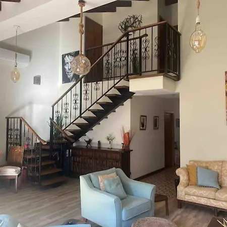 Beautiful Home, 3 Double Bedrooms, And Holiday home *
